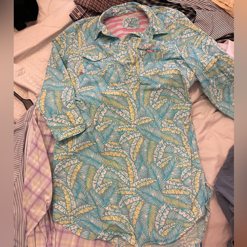 Vineyard Vines performance fabric tunic.
